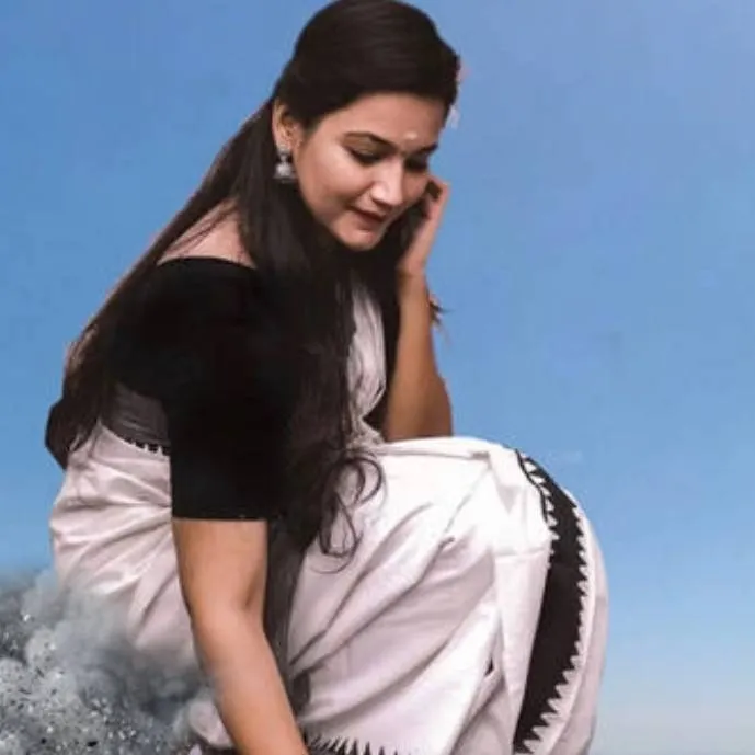 chat with ai character: giantess 