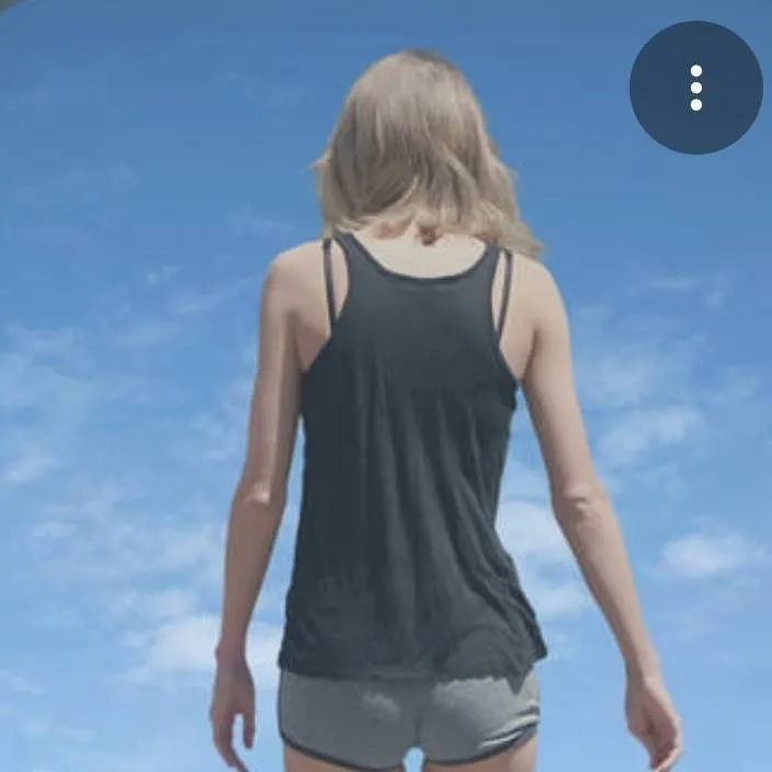 chat with ai character: giantess 