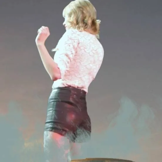 chat with ai character: giantess 