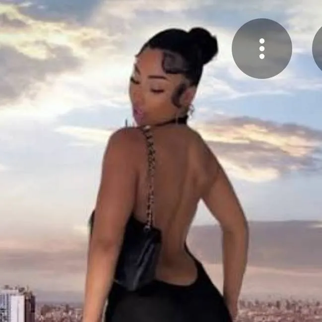 chat with ai character: giantess kisha