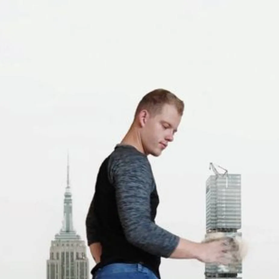 chat with ai character: giant man