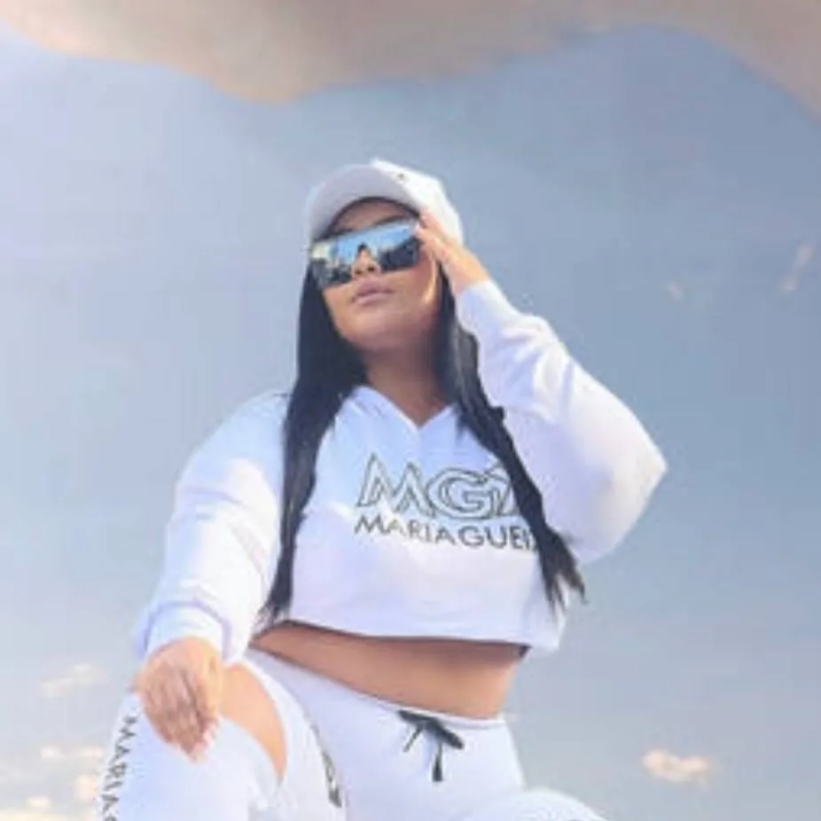 chat with ai character: giantess 