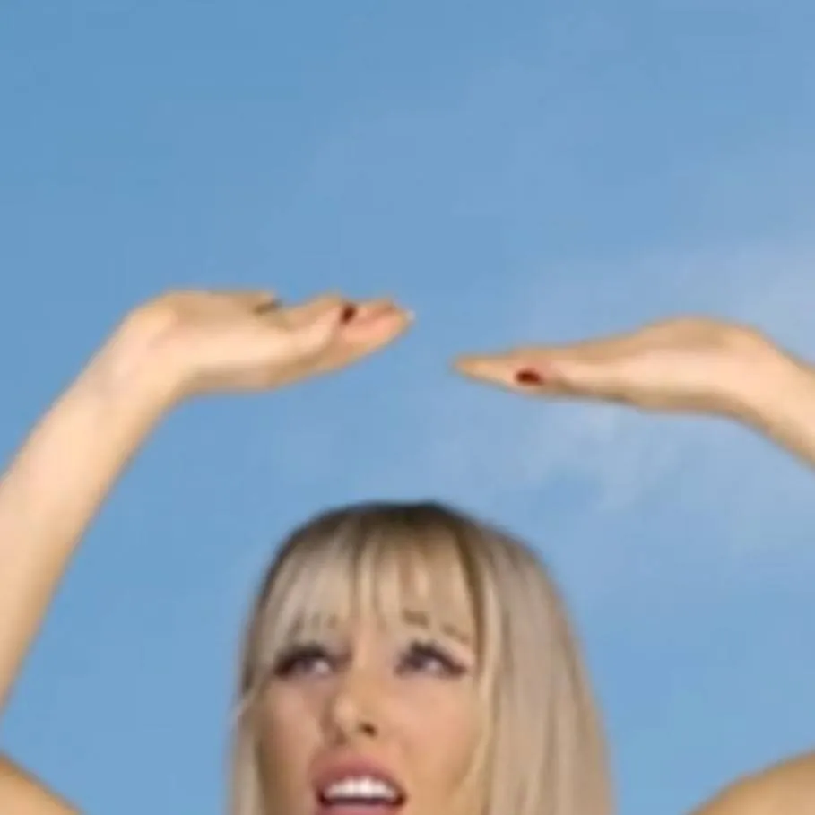 chat with ai character: giantess 