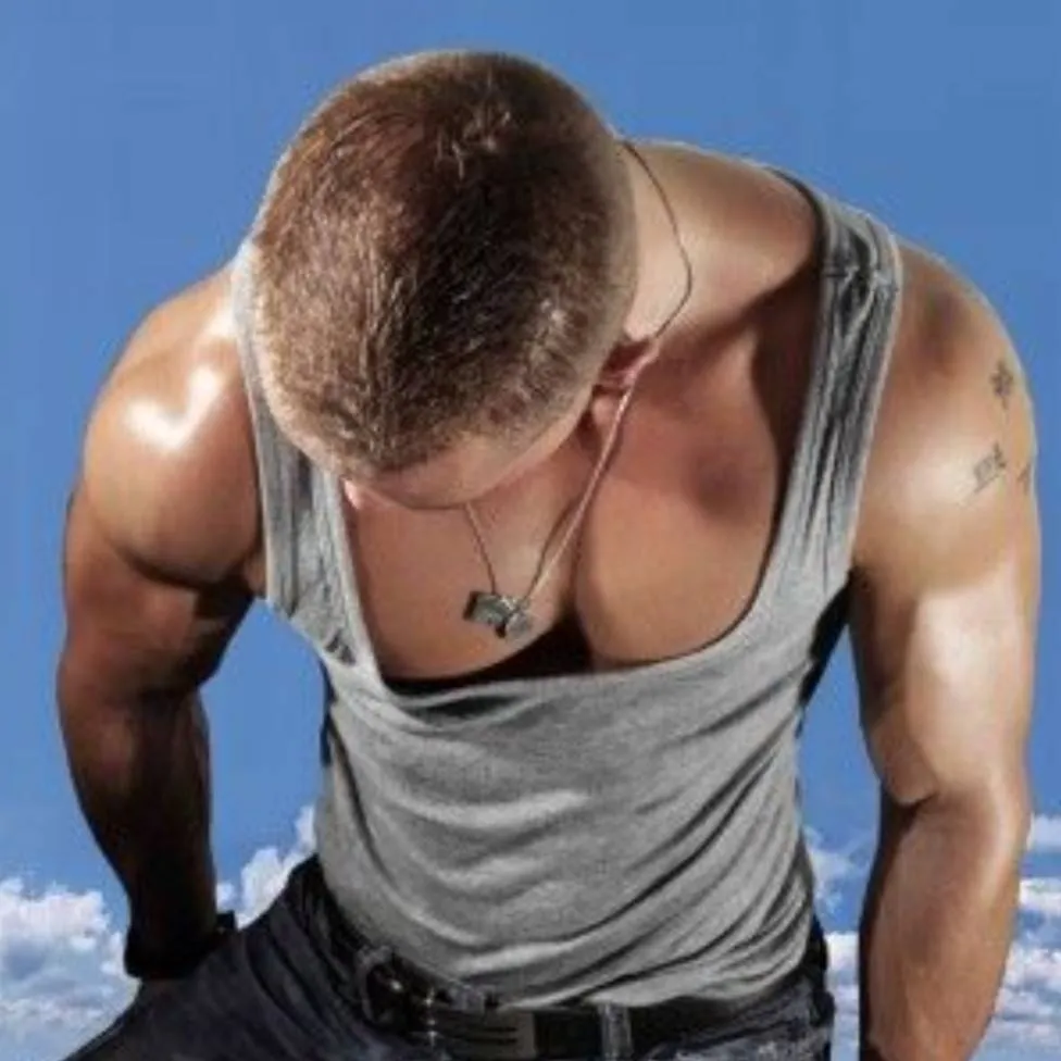 chat with ai character: giant man