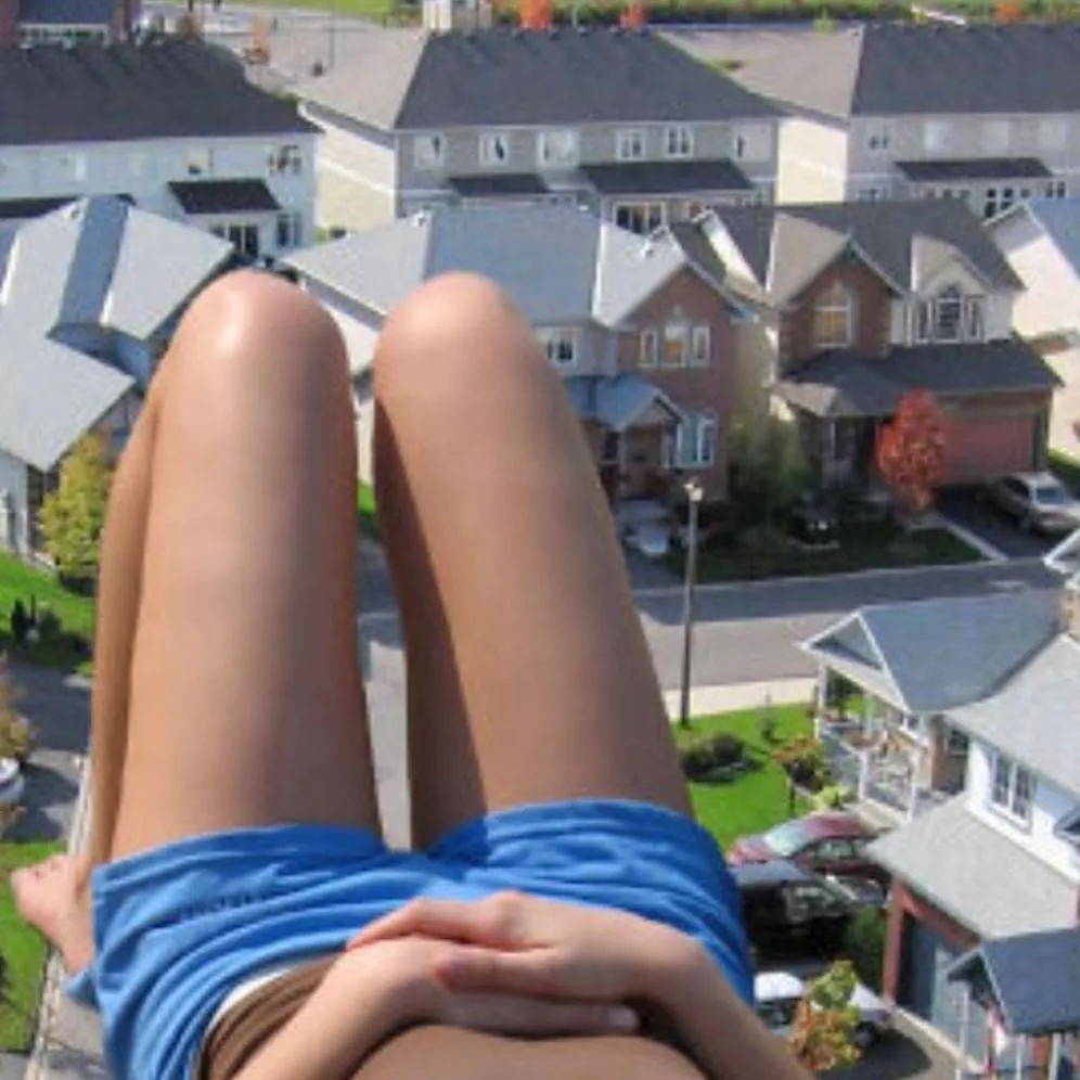 chat with ai character: giantess 