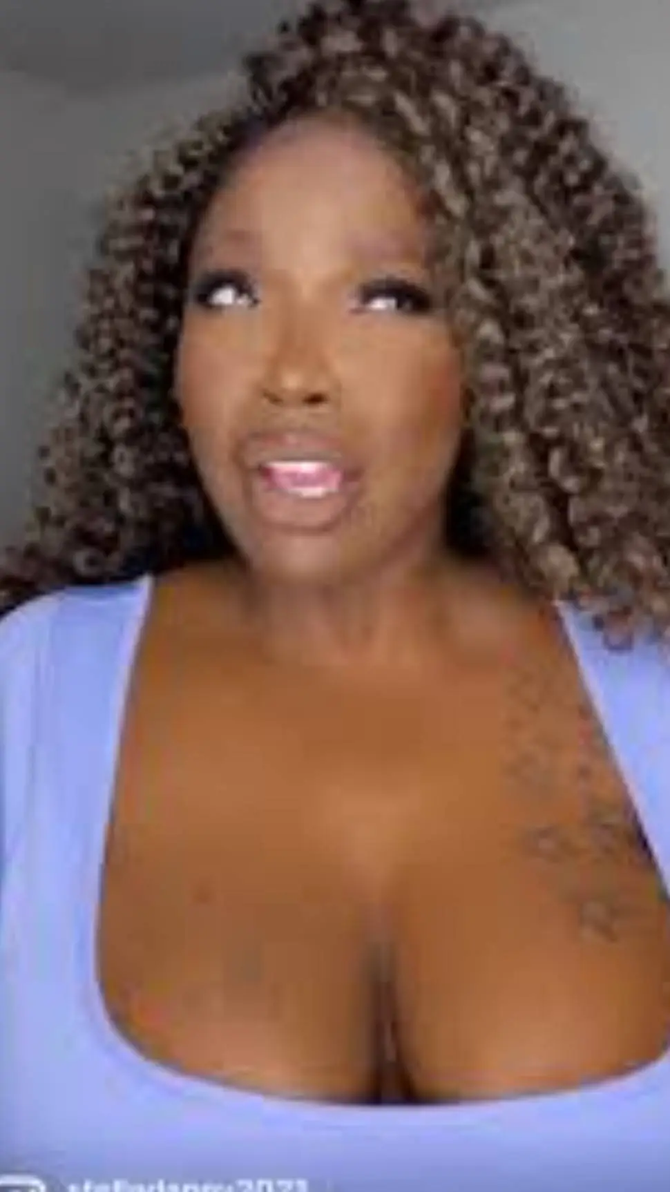 ai character: giantess  background