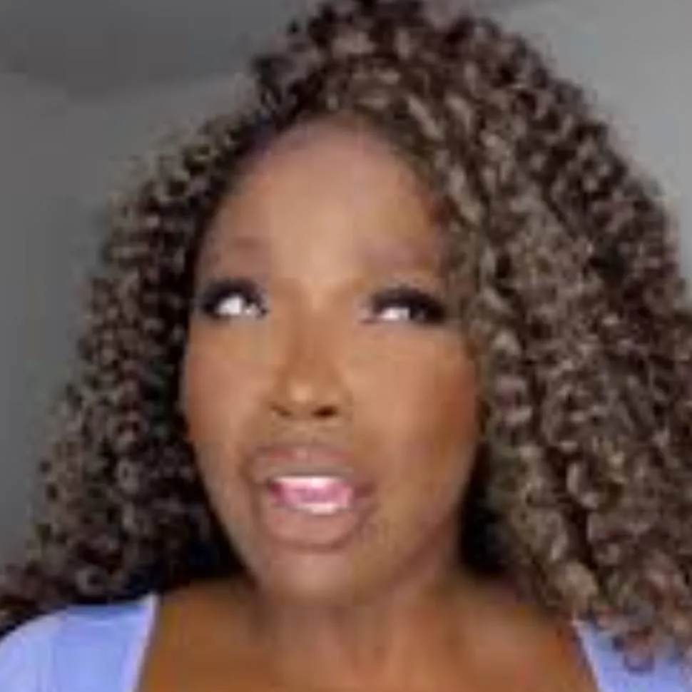 chat with ai character: giantess 