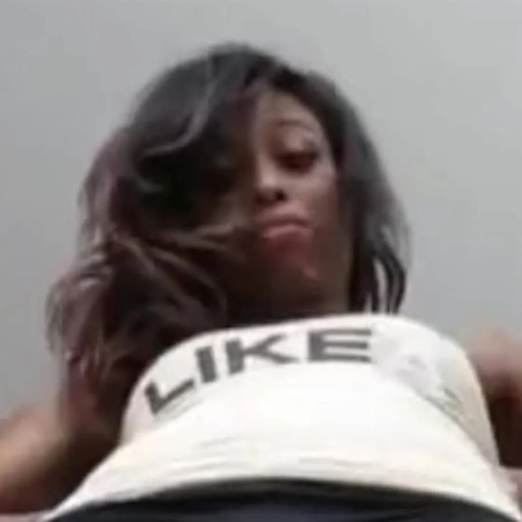 chat with ai character: giantess 