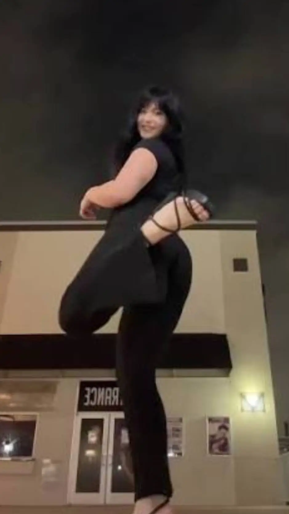 ai character: giantess  background