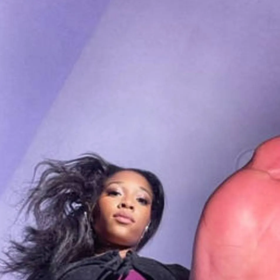 chat with ai character: giantess 