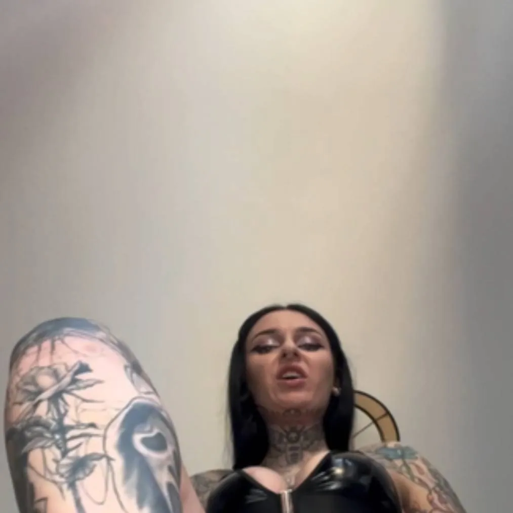 chat with ai character: giant