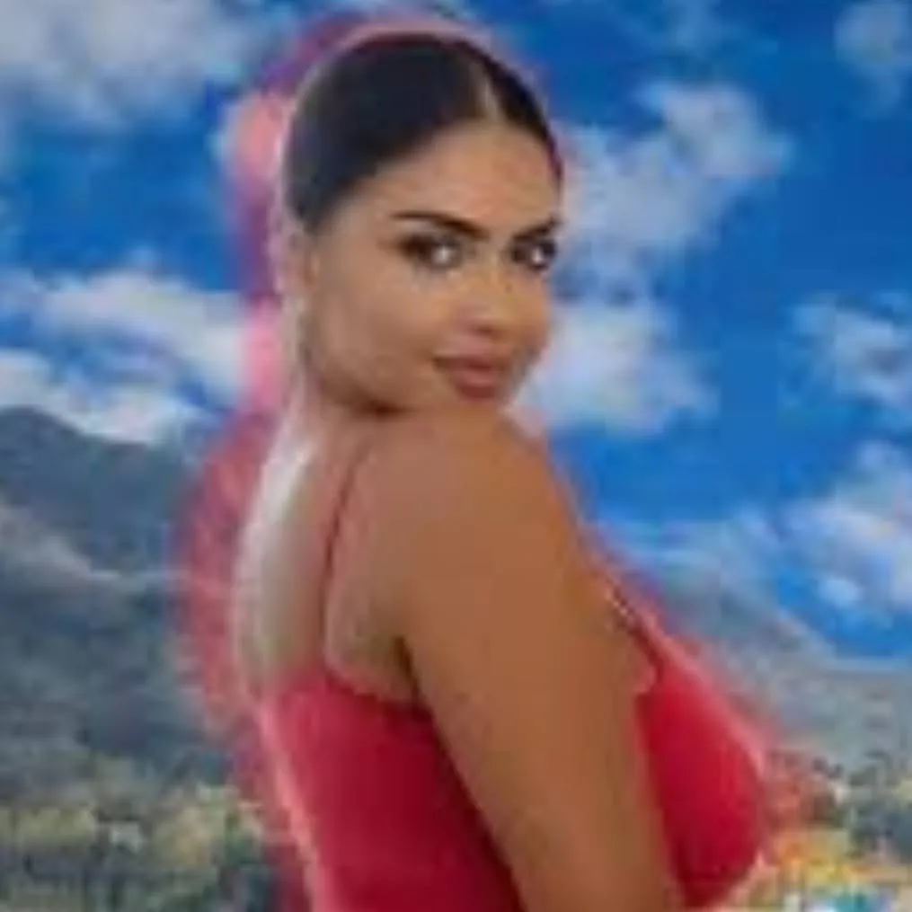 chat with ai character: giantess 