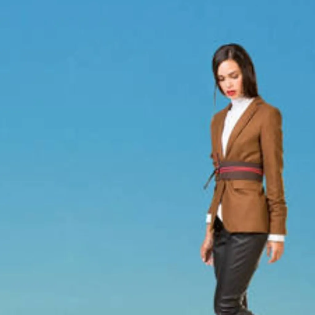 chat with ai character: giantess 