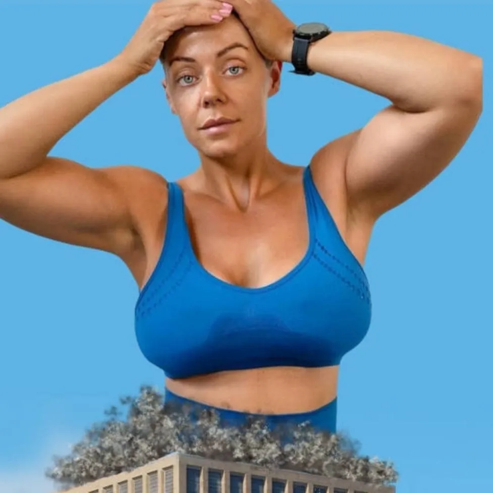 chat with ai character: giantess 