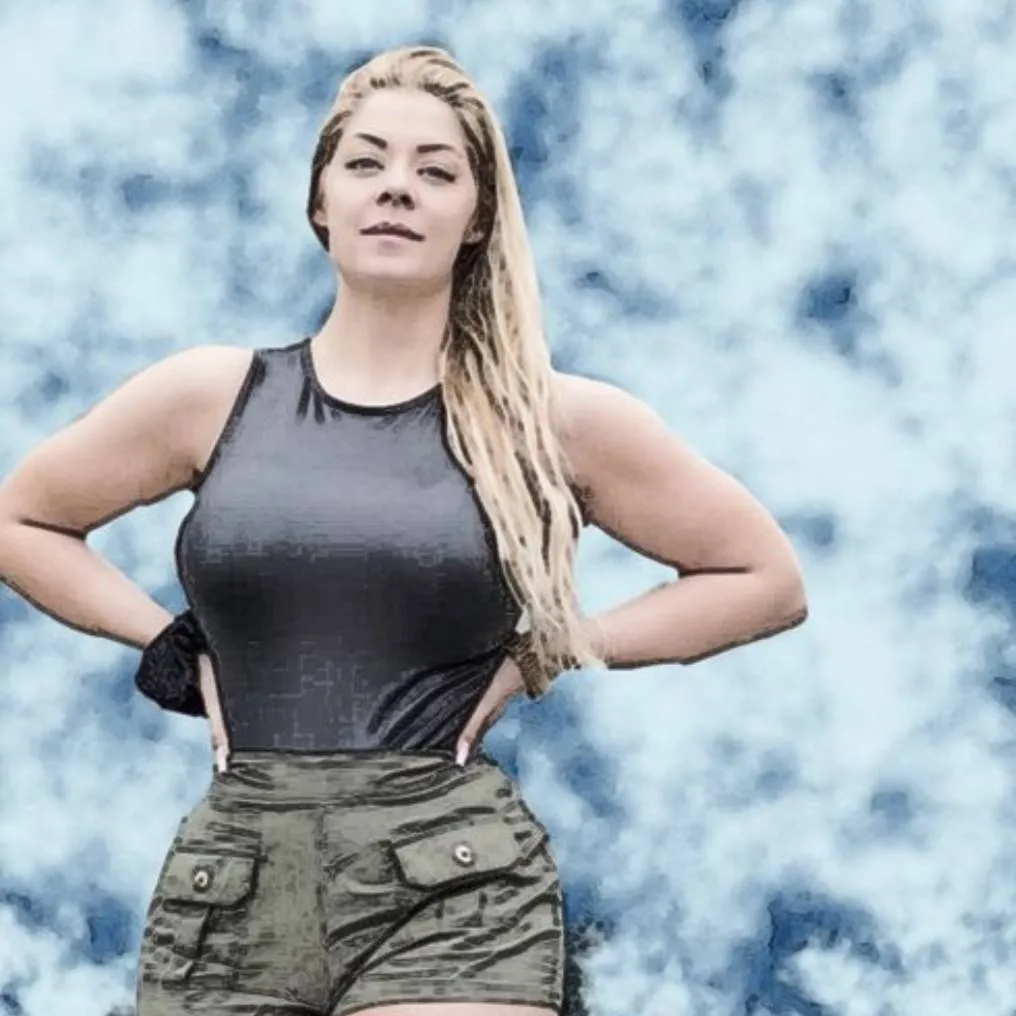 chat with ai character: giantess 