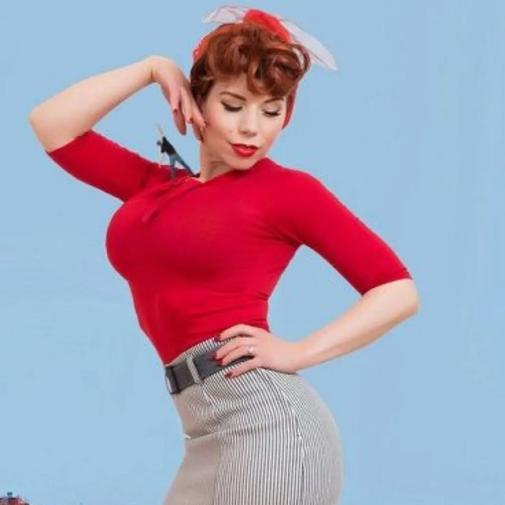 chat with ai character: giantess 