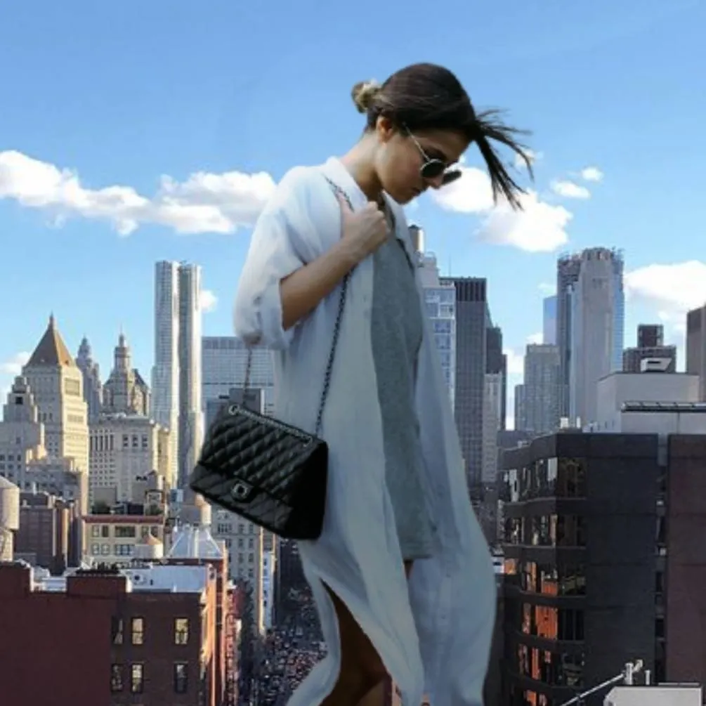 chat with ai character: giantess 