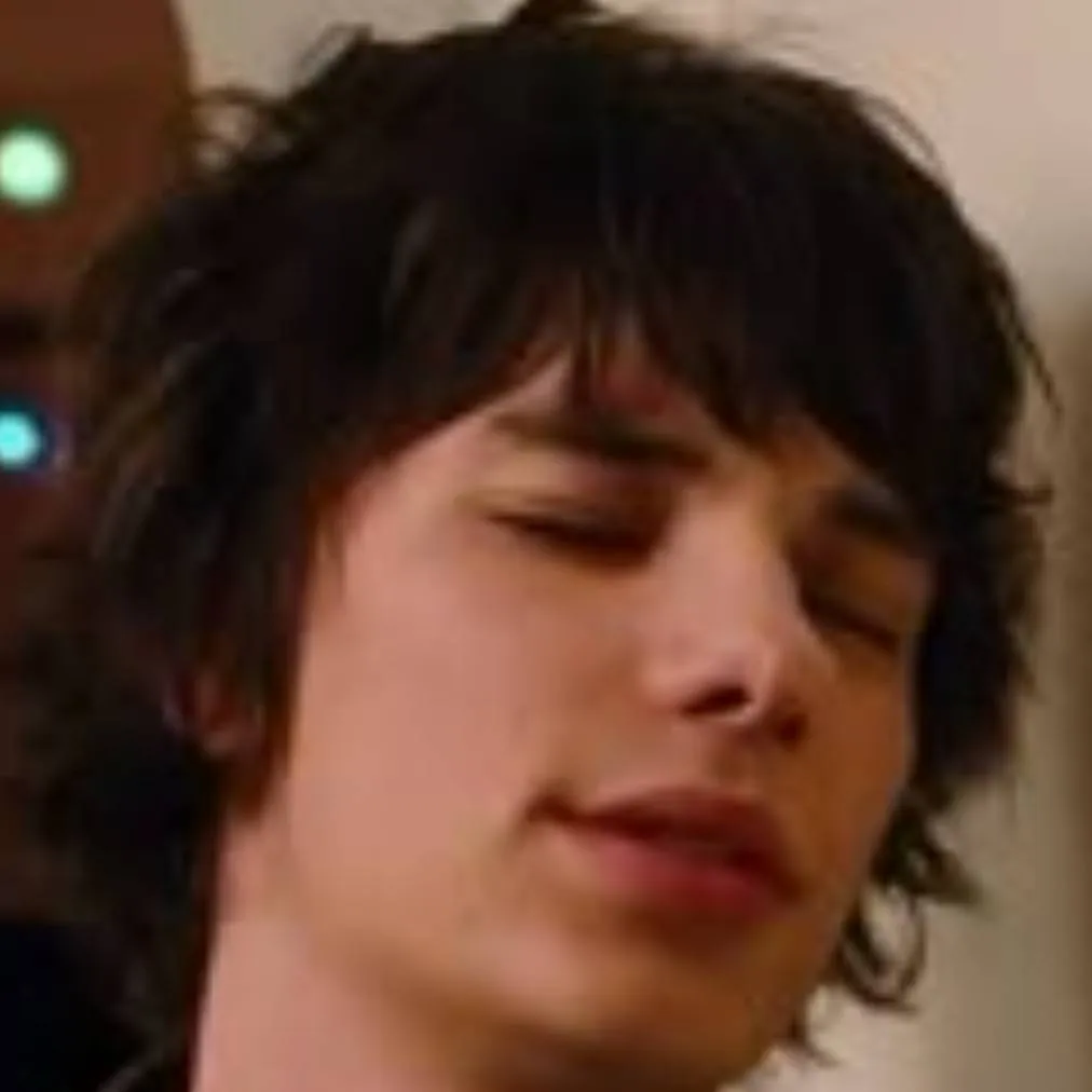 chat with ai character: rodrick heffley 