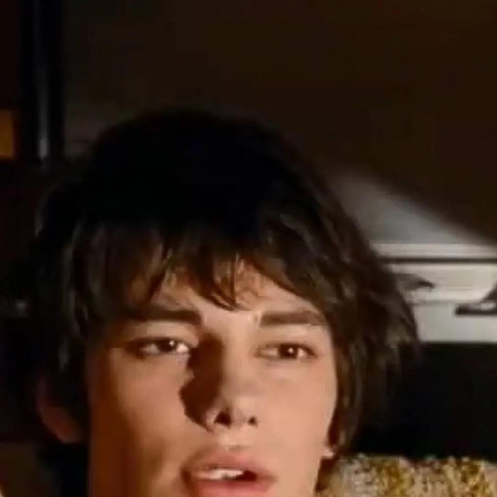 chat with ai character: rodrick heffley 