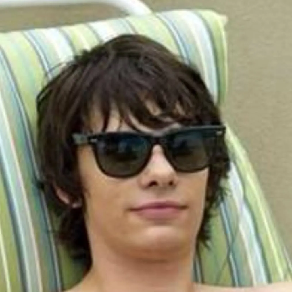 chat with ai character: rodrick heffley 