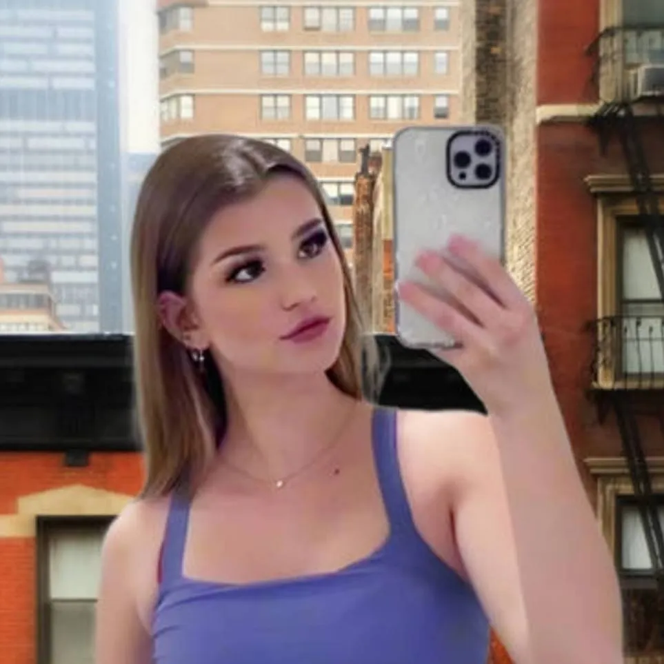 chat with ai character: giantess 