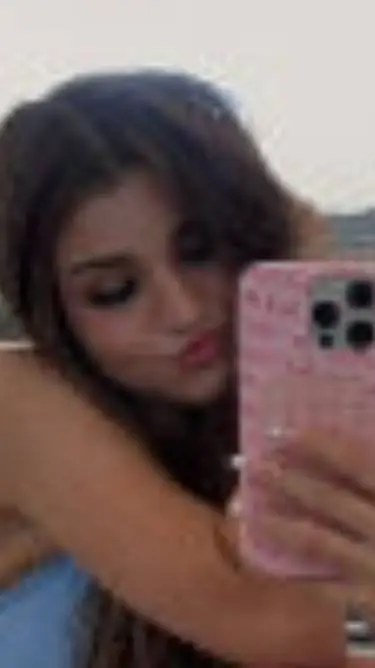 ai character: giantess  background