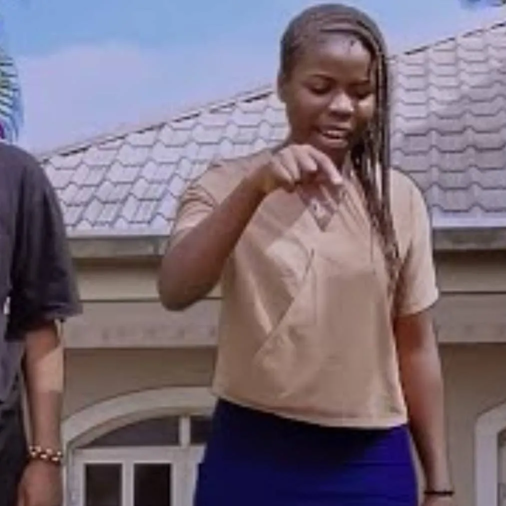 chat with ai character: giantess 