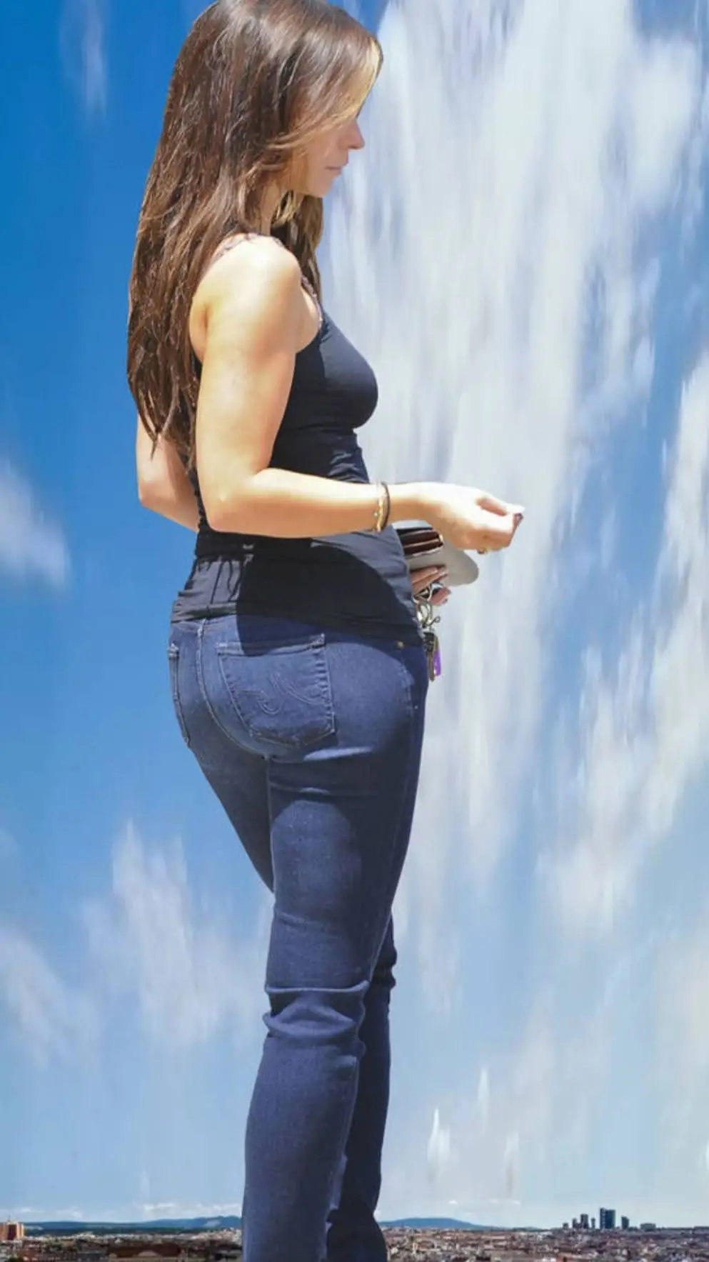 ai character: giantess  background