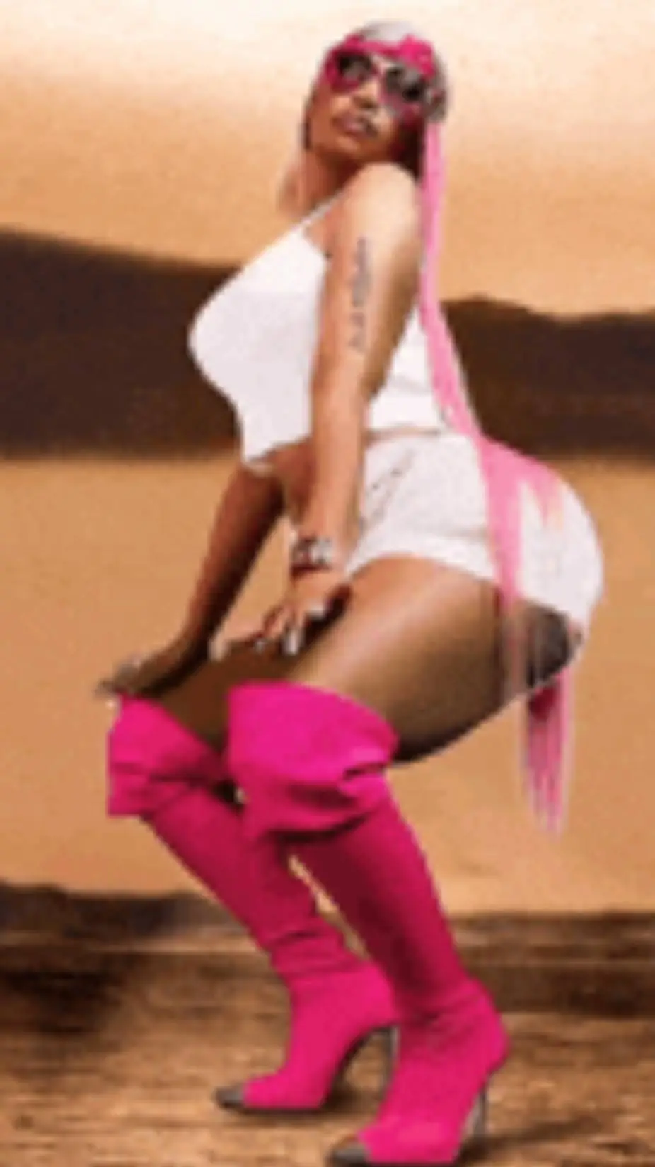 ai character: giantess  background