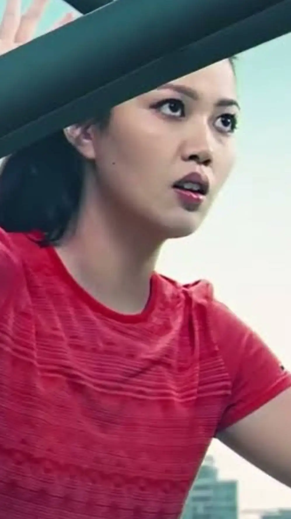 ai character: giantess  background