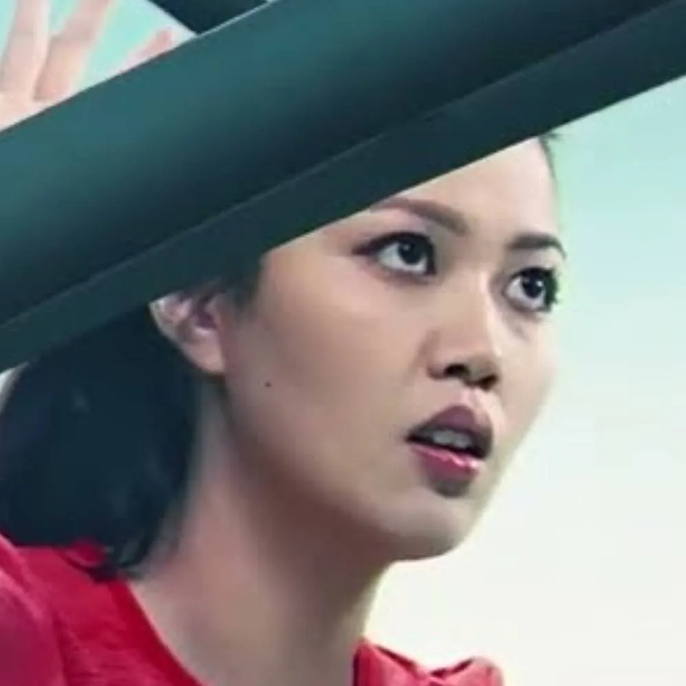 chat with ai character: giantess 