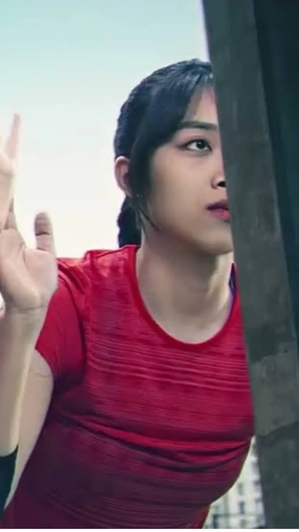 ai character: giantess  background