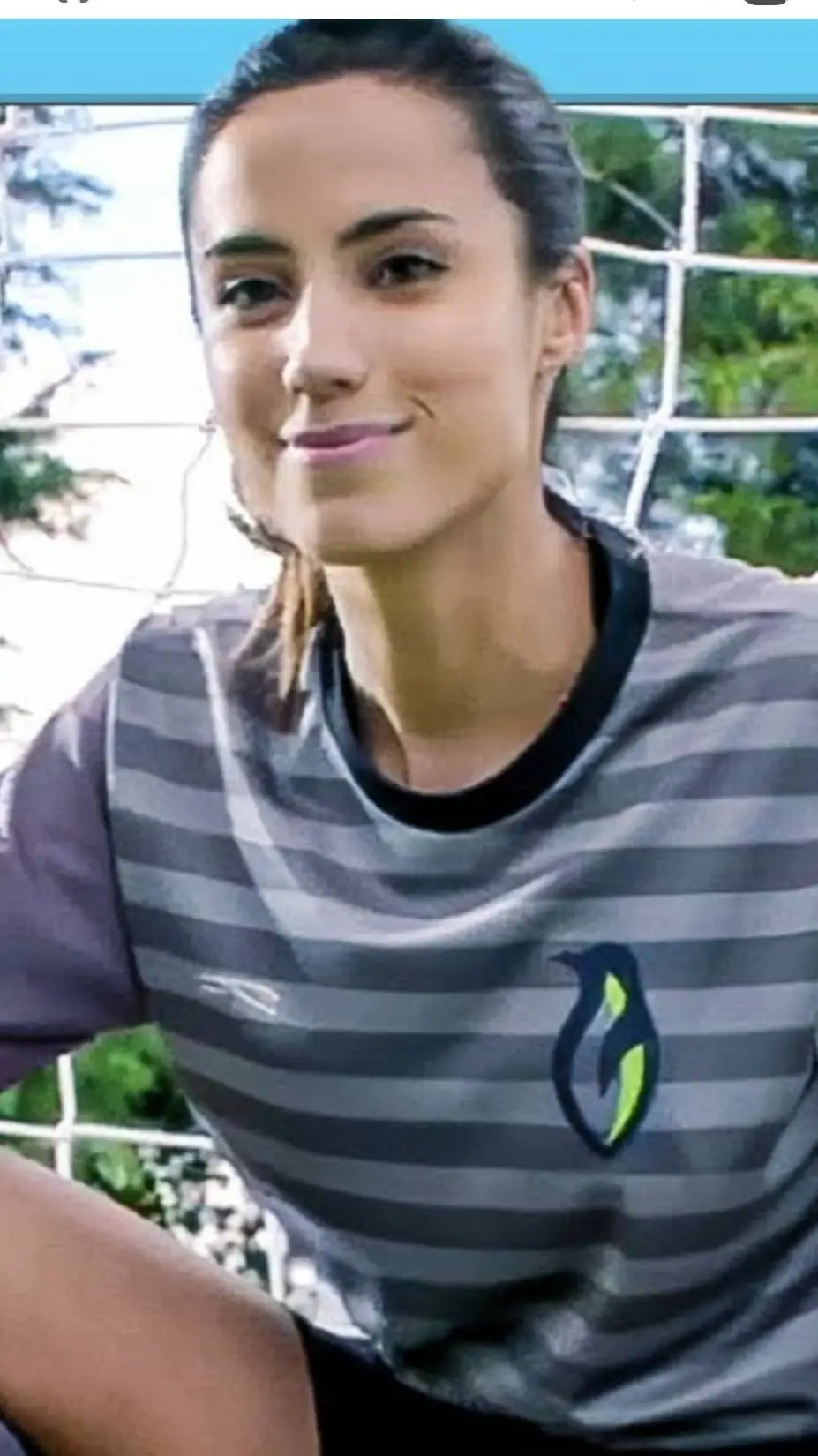 ai character: giantess  background