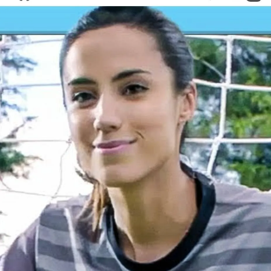 chat with ai character: giantess 