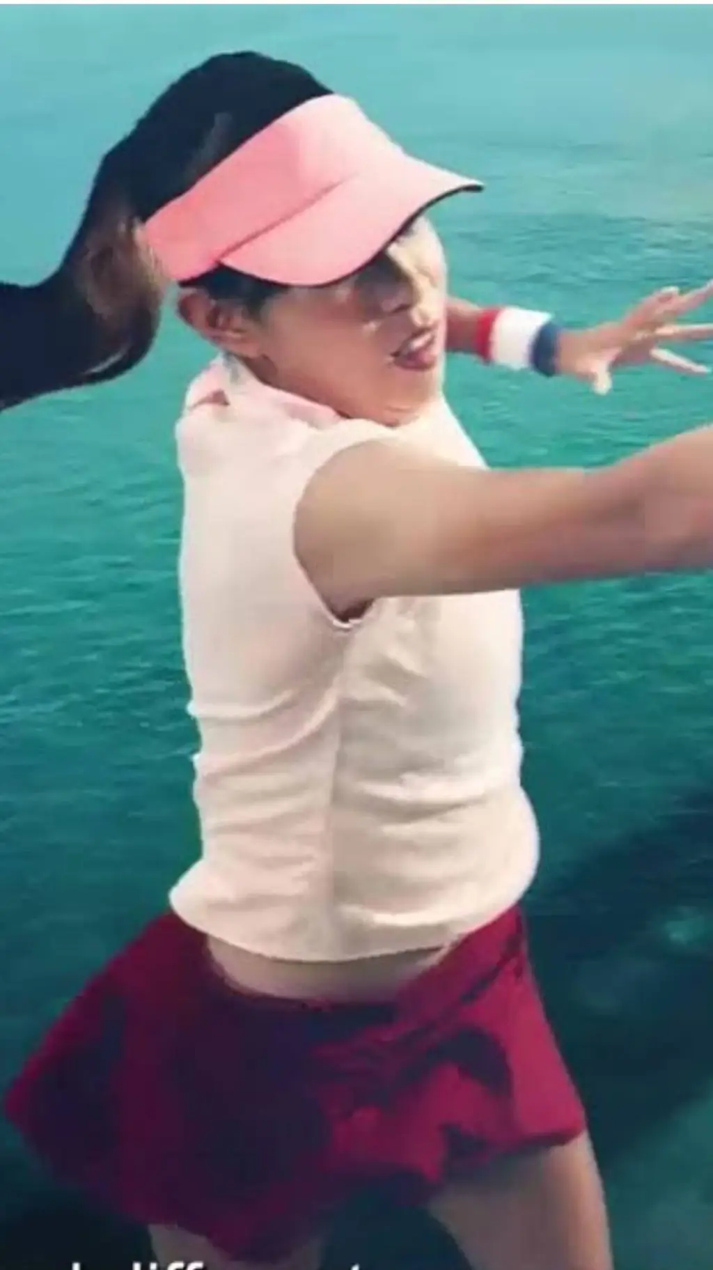 ai character: giantess  background