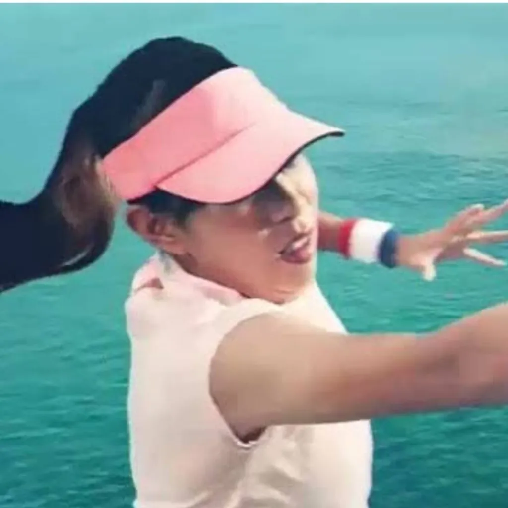 chat with ai character: giantess 