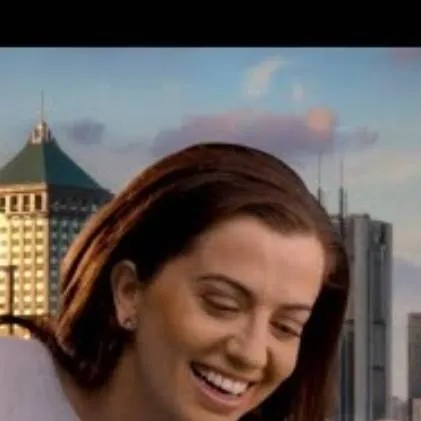 chat with ai character: giantess lexy