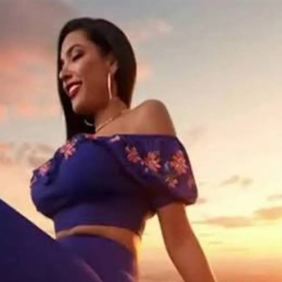 chat with ai character: giantess 