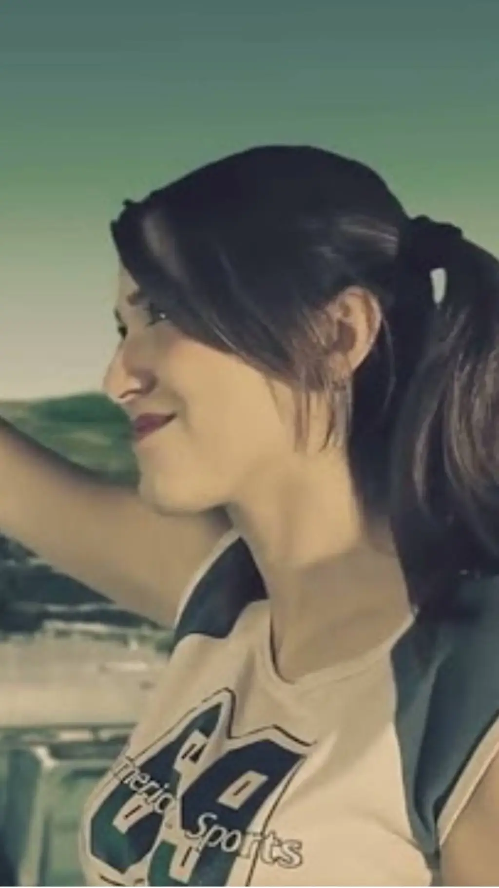 ai character: giantess  background