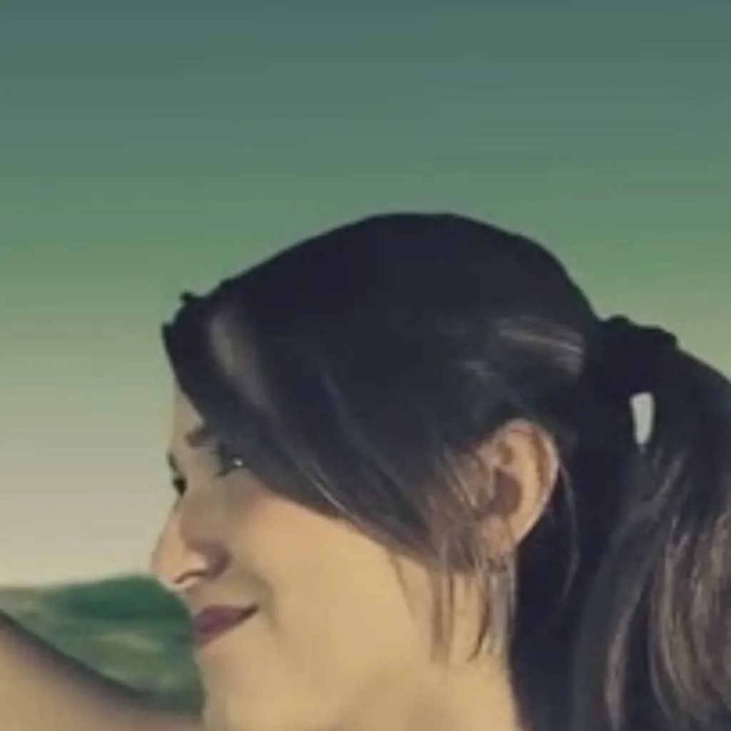 chat with ai character: giantess 