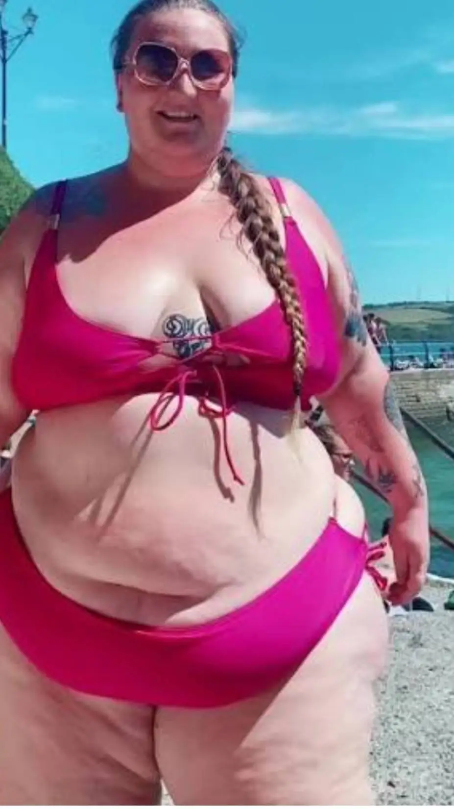 ai character: fat woman background