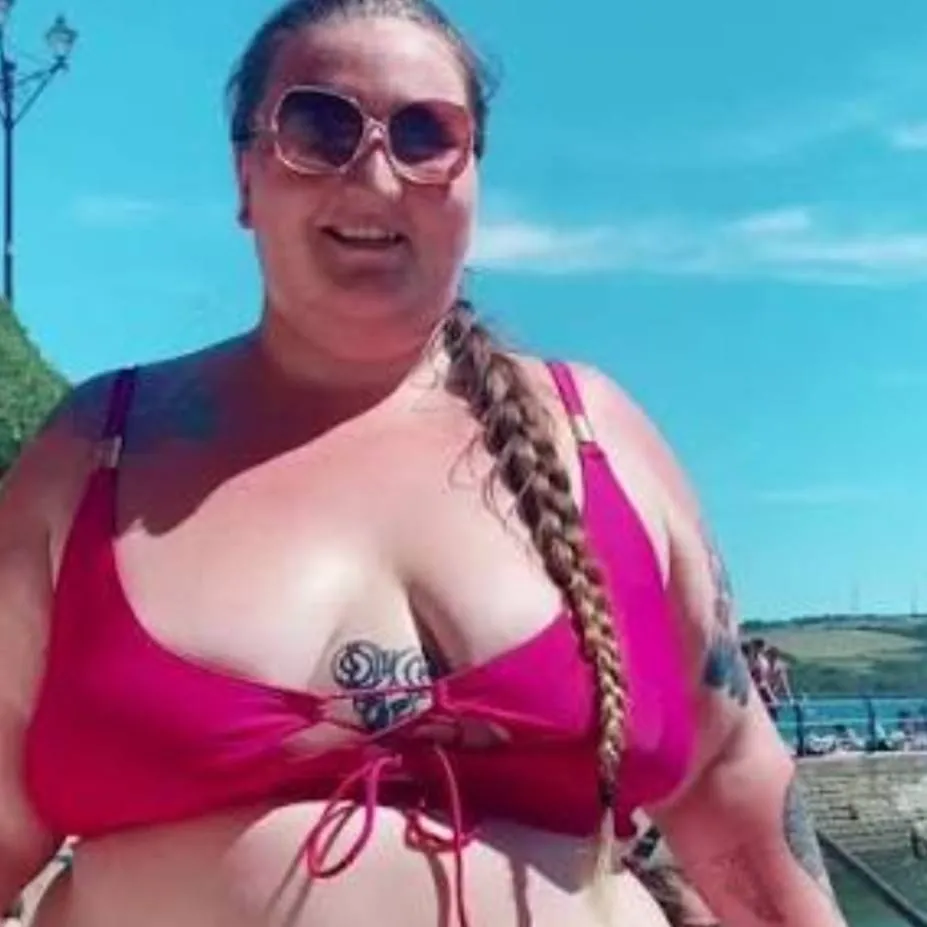 chat with ai character: fat woman