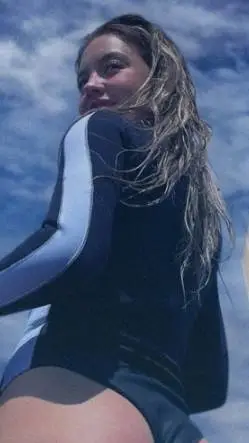 ai character: giantess  background