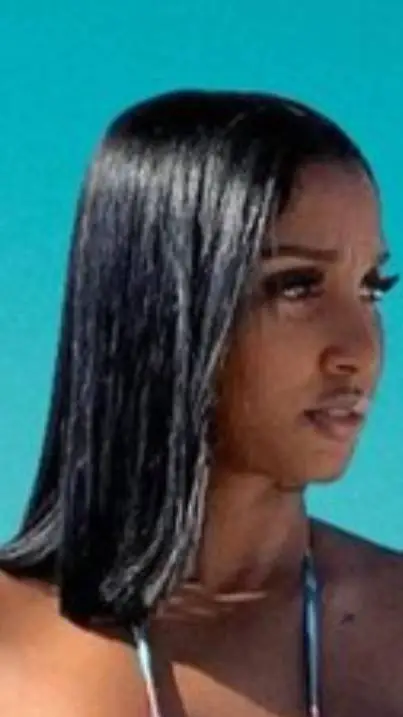 ai character: giantess  background