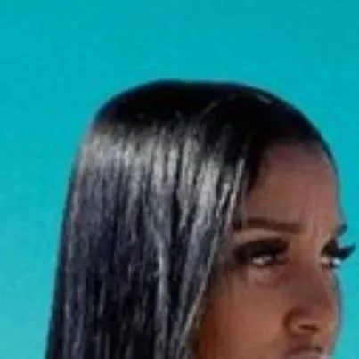 chat with ai character: giantess 