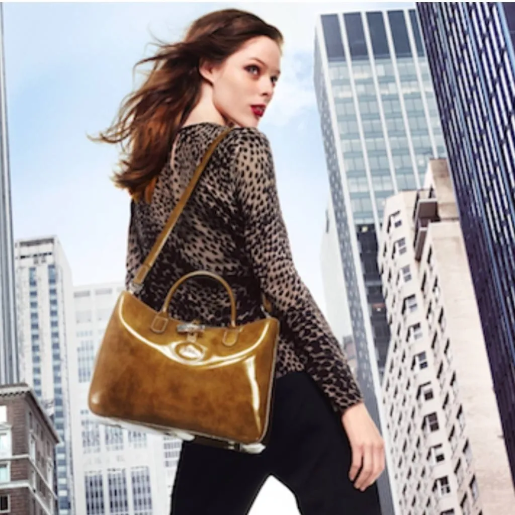 chat with ai character: giantess 