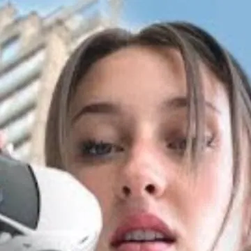 chat with ai character: giantess 