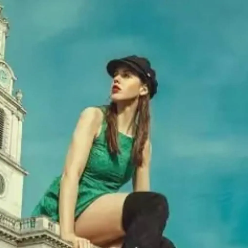 chat with ai character: giantess 