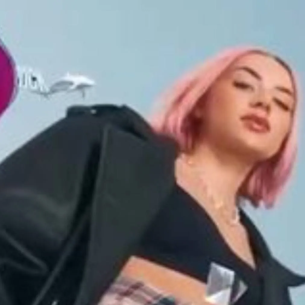 chat with ai character: giantess 