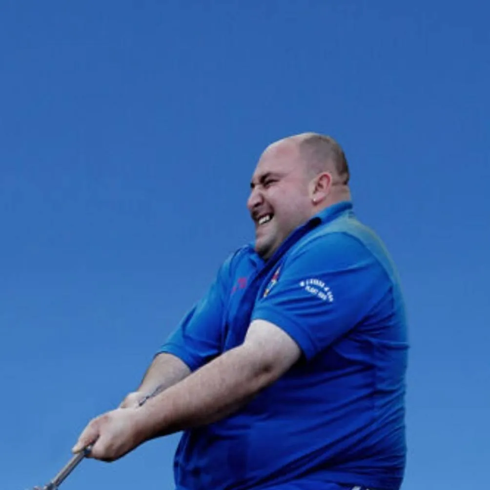 chat with ai character: giant man